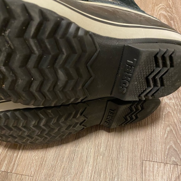 SOREL Joan of Arctic Youth Size 5. Black. Great shape- worn for one season - Picture 9 of 10